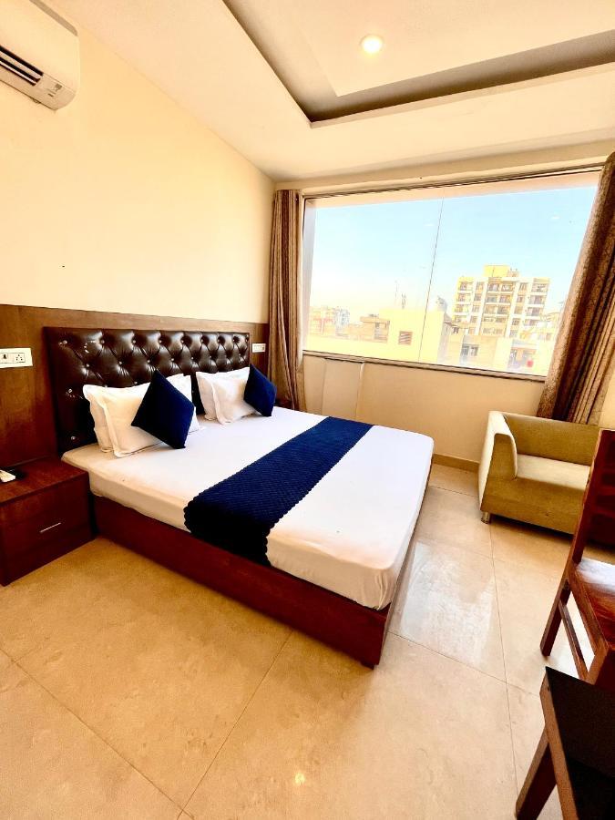 Hotel Woodcrest Zirakpur Chandigarh- Best Family Hotel - Luxurious Rooms - Unit Of Sidham Group Exterior photo